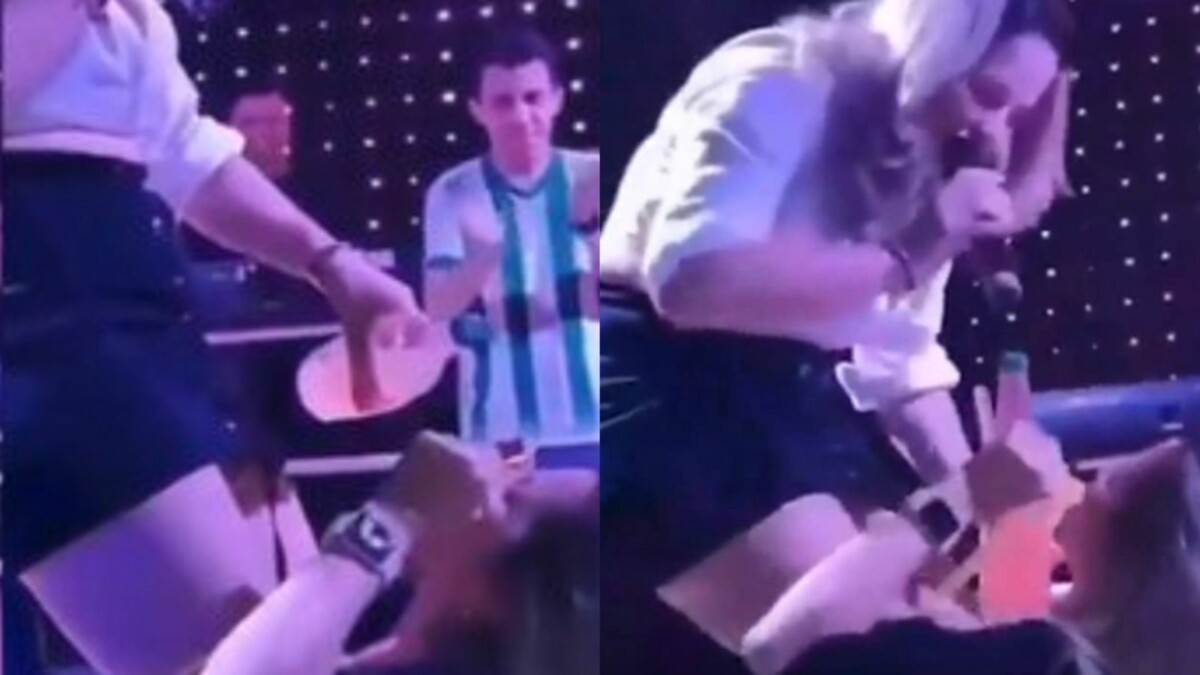 Louca de desejo, fã bebe cachaça coada na c4lcinha de cantora no palco; veja vídeo