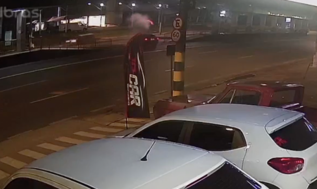 Vídeo sinistro mostra o que acontece com motoqueiro na Torquato Tapajós; assista