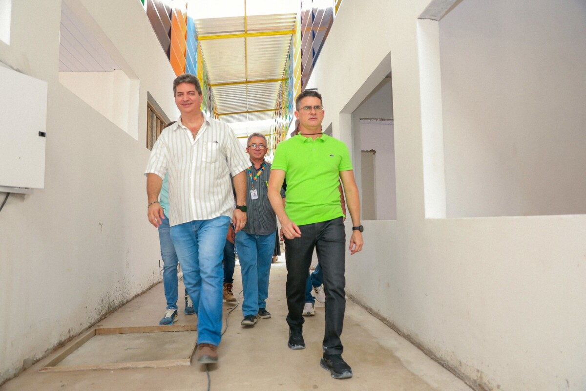 Prefeito fiscaliza obras de novo centro municipal de educação especial da cidade