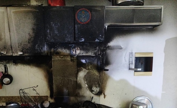Casa pega fogo após pane em ar-condicionado em Manaus