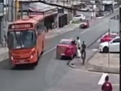 Pedalada fat4l: adolescente é atropel4d0 e esmag4d0 por ônibus; imagens f0rtes