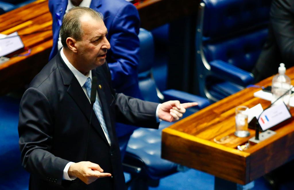 Senador Omar Aziz dispara contra comentários da Ministra Marina Silva sobre a BR-319