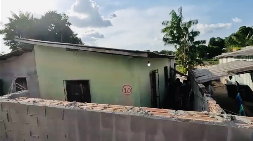 ‘Rajada de tir0’: Câmera grava momento que mulher é execut4d4 no Jorge Texas; veja