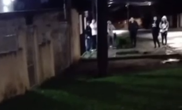 ‘Você vai me pagar com sua vida!”, diz homem com facão enquanto faz esposa refém em Curitiba; veja