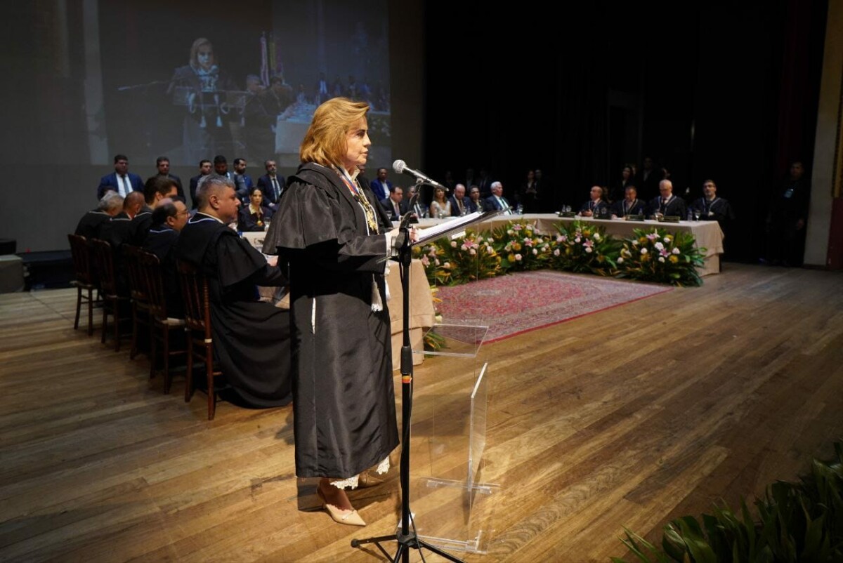 Autoridades prestigiam a posse da nova presidente do TCE-AM