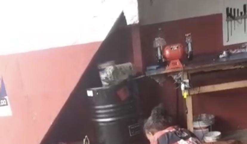 URGENTE: mulher é esfaque4d4 e ag0niza implorando socorro no Jorge Teixeira; imagens f0rtes