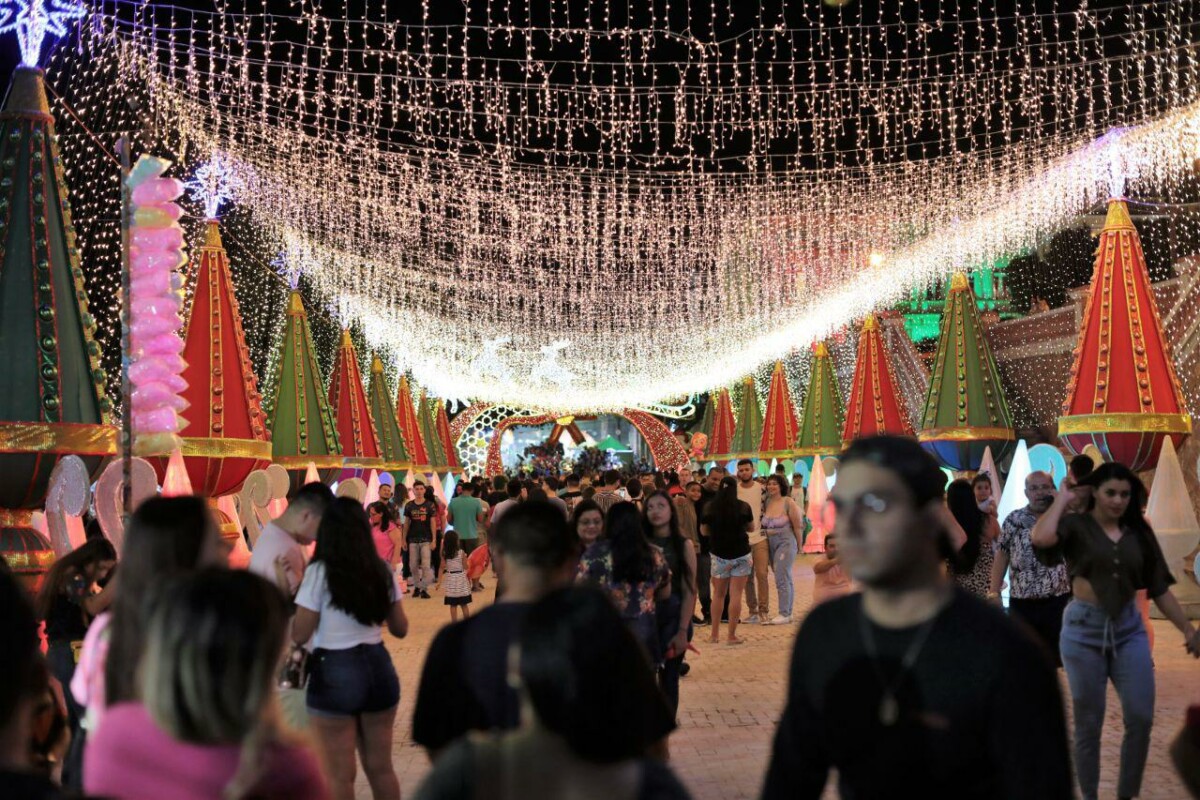 Governo do Amazonas inicia programação do Mundo Encantado do Natal com festa no Largo do São Sebastião