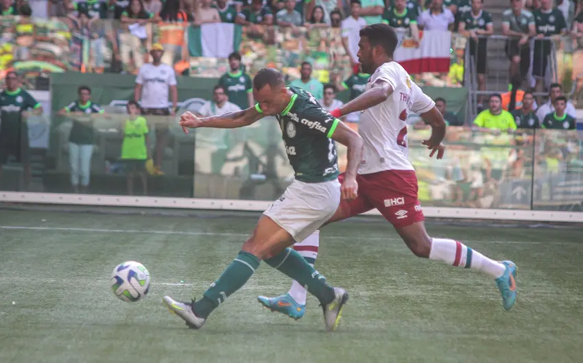 Palmeiras vence Fluminense e chega mais perto do título do Brasileirão