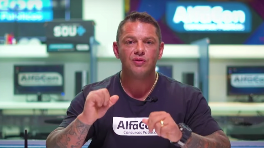 Professor de cursinho para policiais ensina a ‘estupr4r’ um c4dáver de mulher; veja vídeo