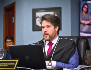 Vice-presidente do TCE-AM suspende licitação da Prefeitura de Manaus