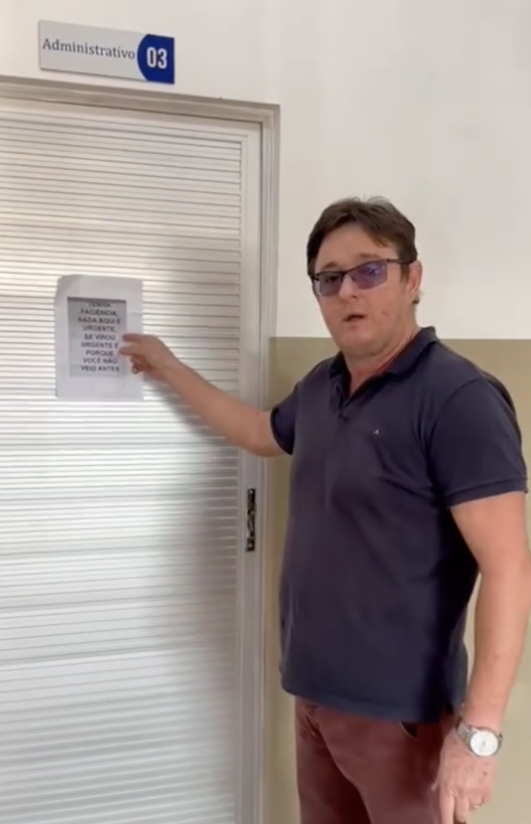Servidora cola bilhete em porta de UBS debochando da população de Apuí; veja vídeo