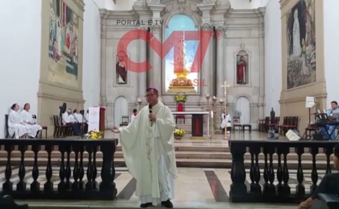 Padre diz que ‘não é a vontade de Deus que as pessoas morr4m sem assistência’; veja vídeo