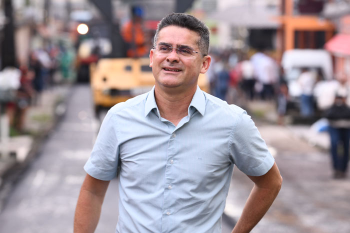 Agregador nacional de pesquisas mostra prefeito David Almeida com grande chance de reeleição