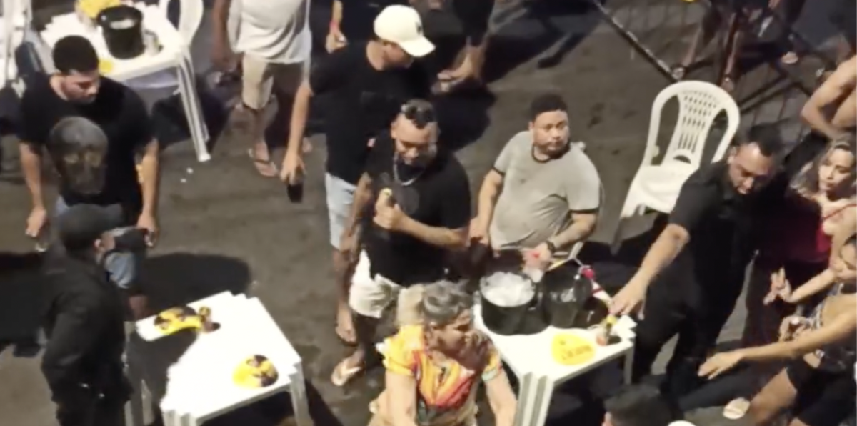 Blindada surta com novinha no meio de pagode no Alvorada: “Tá rebolando olhando pro meu macho!”; veja vídeo