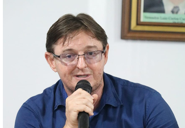 “Escondeu valores”: três meses depois, prefeito de Apuí revela que show com Mano Walter custou R$500 mil
