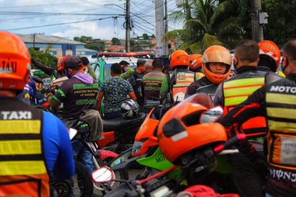 Governo do AM propõe doação de capacetes e isenção de taxas a mototaxistas até 2027