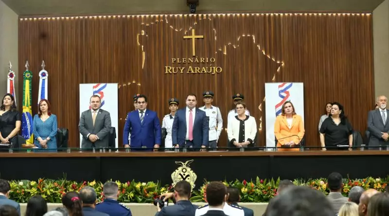 Presidente do TCE-AM participa de entrega da Medalha do Mérito Legislativo na Aleam