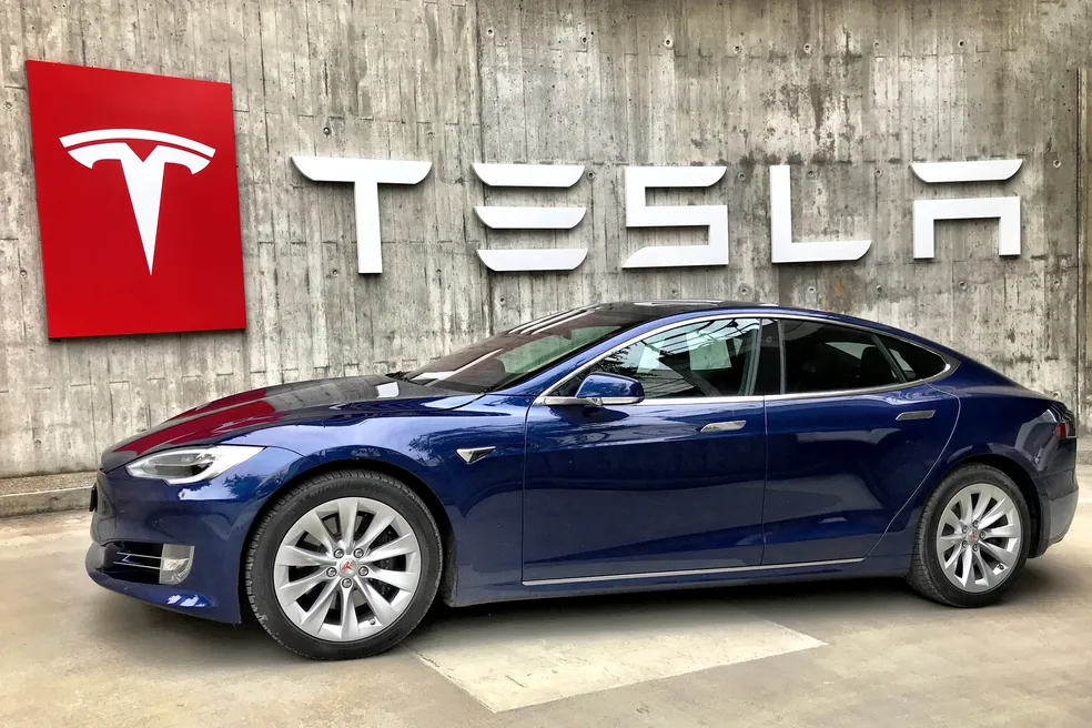 Tesla faz recall de 2 milhões de veículos nos EUA por sistema de piloto automático
