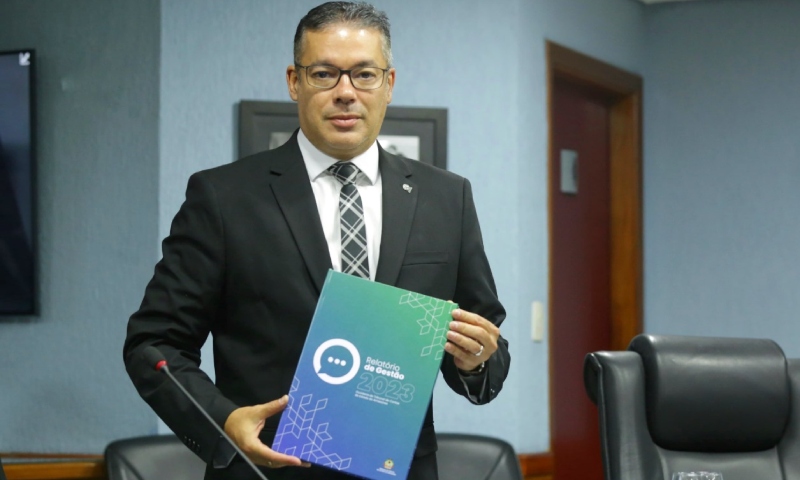 Conselheiro Josué Neto apresenta Relatório de Gestão 2022-2023 da Ouvidoria do TCE-AM; confira