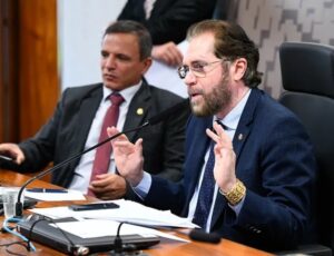 CPI das ONGs encerra aprovando relatório que sugere seis projetos e um indiciamento; veja vídeo