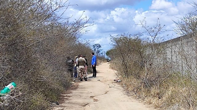 CRIME BRUTAL: mulher é encontrada mort4 com mais de 25 t1ros