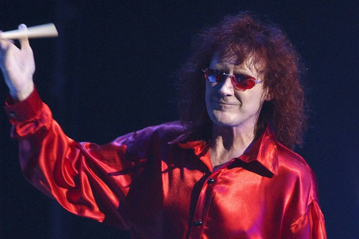 Morre Colin Burgess, primeiro baterista da banda AC/DC, aos 77 anos