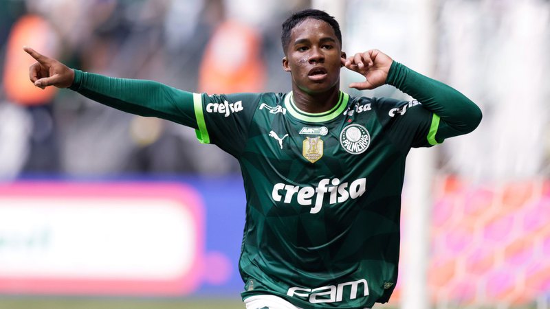 Endrick conhece futuros companheiros de Real Madrid e recebe conselho de Ancelotti