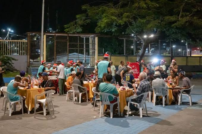 Natal solidário: ação da Sejusc promove ceia especial para pessoas em situação de rua em Manaus