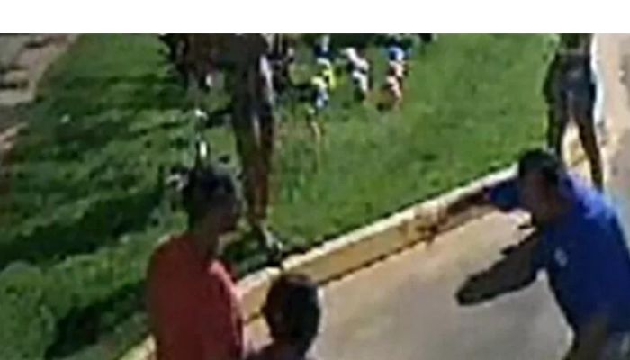 Síndico é esfaque4do após multar morador por não recolher cocô de cachorro; assista ao vídeo