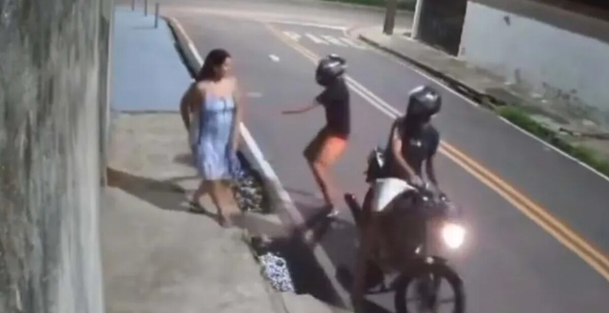 Tapa da justiça! Mulher responde a assalto com uma lição inesperada; veja vídeo