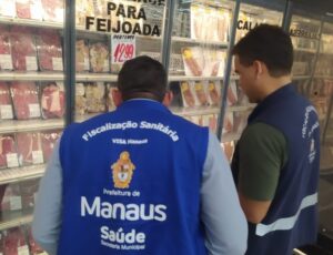 “Natal com Saúde”: Visa Manaus realiza operação para fiscalizar alimentos nos supermercados