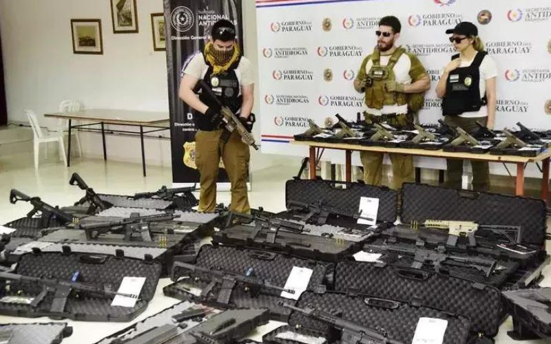 A casa caiu: 28 suspeitos enfrentam a Justiça por importação de armament0 para PCC e CV