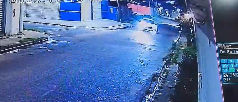 Estudantes são atropel4d4s por carro desgovernado em Manacapuru; veja vídeo