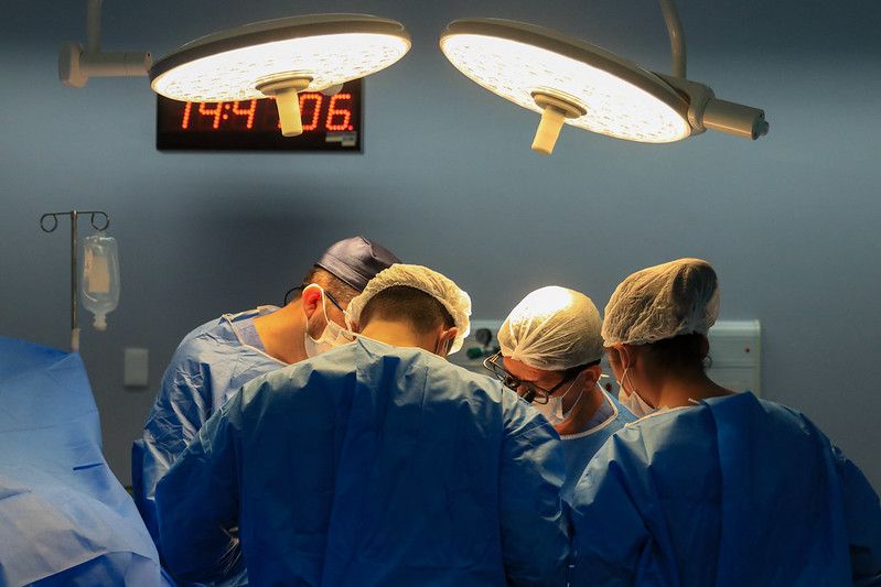 ‘Minha vitória chegou’, diz paciente que recebeu rim do marido em transplante do Governo do AM