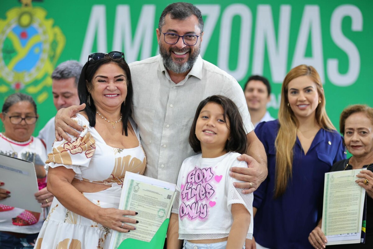 Com nova ação de regularização fundiária, Wilson Lima entrega 1,6 mil títulos definitivos somente em 2023