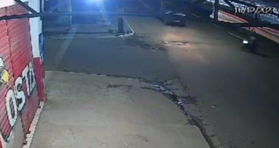 Tragédia: veja momento em que três mulheres são arremessad4s de moto e uma delas m0rre em acidente fat4l