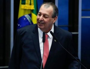 Omar Aziz admite querer voltar ao Governo do AM: "Se houver oportunidade em 2026, lógico que eu quero"