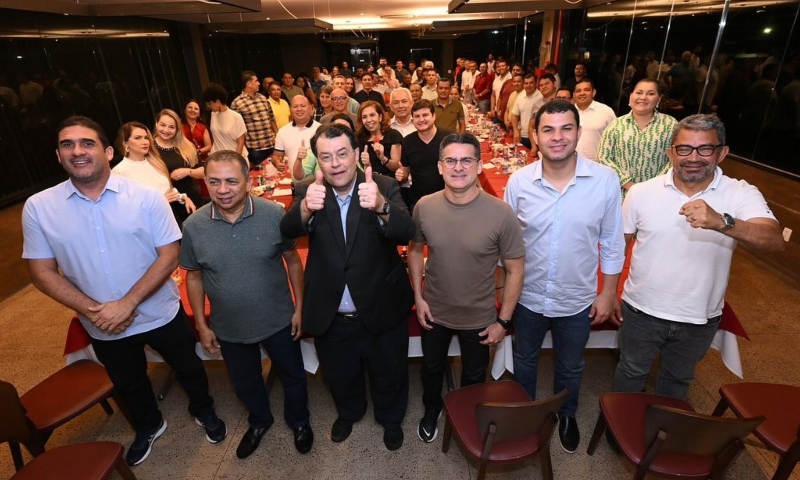 David Almeida, Eduardo Braga e prefeitos do interior do AM realizam jantar estratégico pensando em 2024