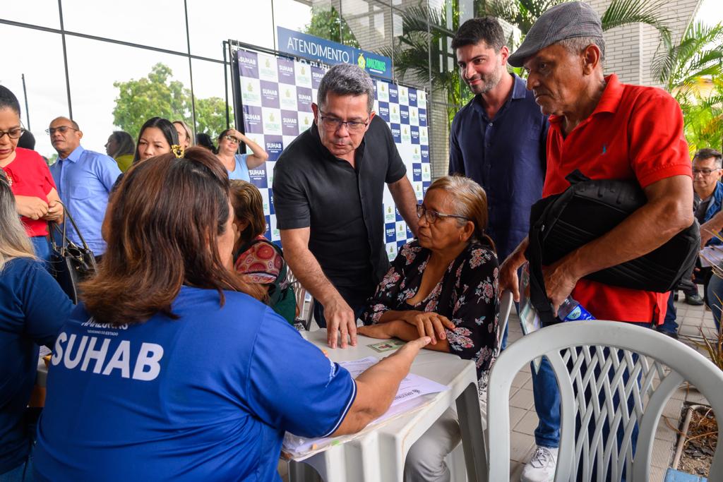 Governo do Amazonas entrega termos de quitação a mais 156 mutuários da Suhab