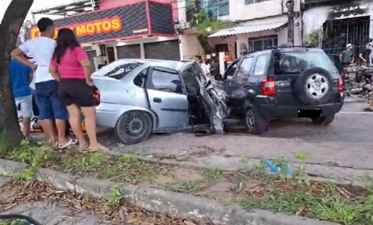 Grave acidente na Avenida Margarita deixa quatro pessoas da mesma família feridos