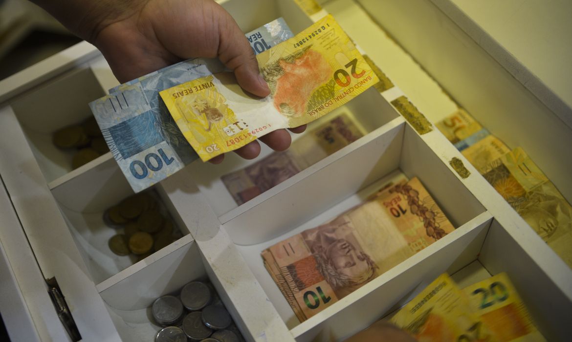 Brasileiros ainda não sacaram R$ 7,59 bilhões de valores a receber