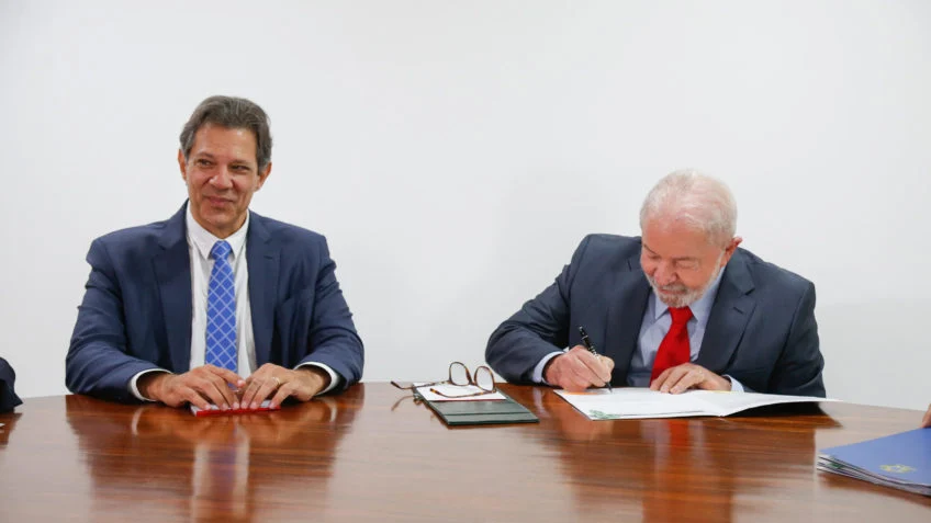 Governo Federal sanciona LDO para 2024, mas veta cronograma para emendas parlamentares