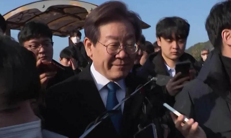 Vídeo mostra momento em que político da Coreia do Sul é esfaquead0 no pescoç0; CENAS FORTES