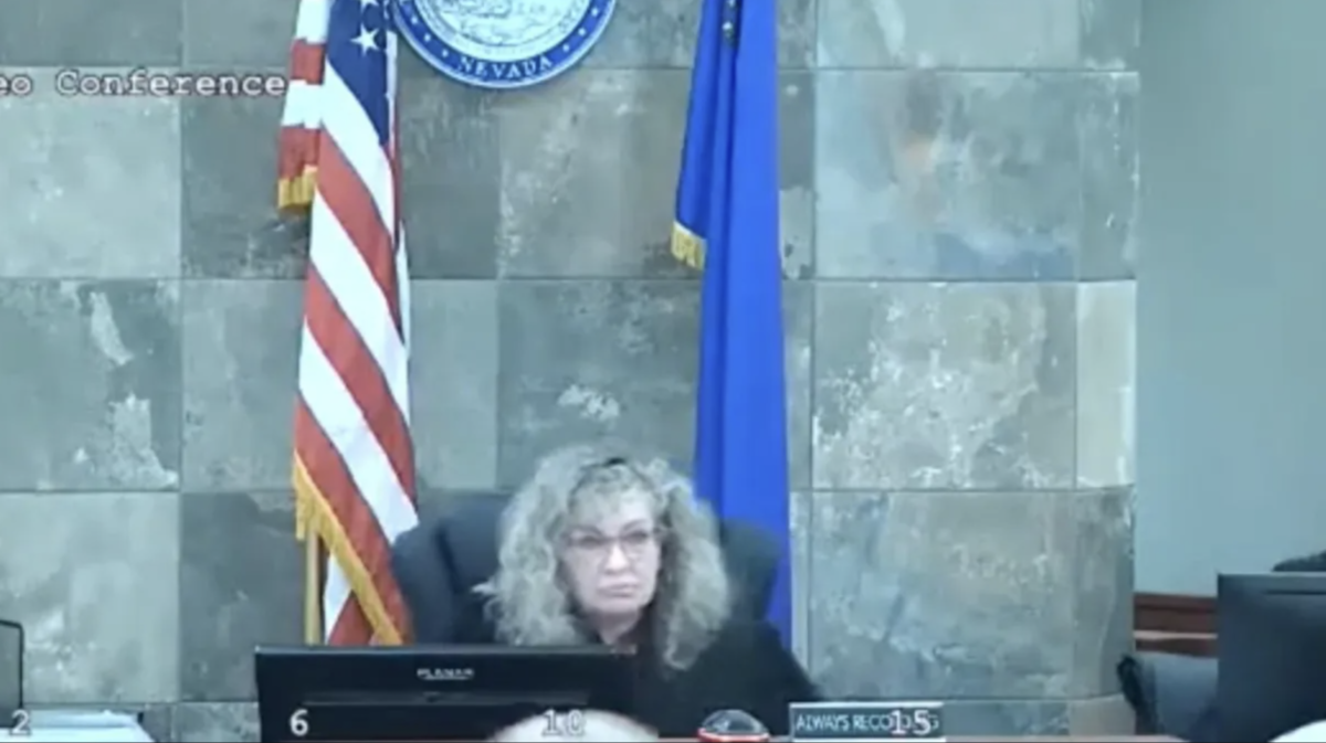 Veja momento que juíza é agredid4 dentro de tribunal