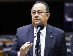 Retorno do julgamento que pode cassar mandato de Silas Câmara ocorre no final de Janeiro