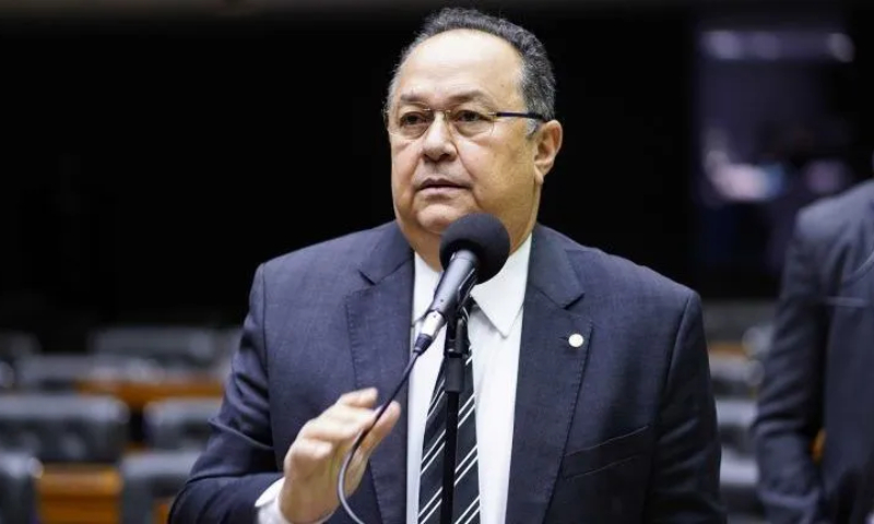 Retorno do julgamento que pode cassar mandato de Silas Câmara ocorre no final de Janeiro