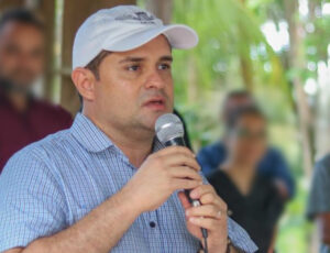 Contrato Suspeito: Prefeitura de Barreirinha irá gastar quase R$ 2 milhões em móveis escolares