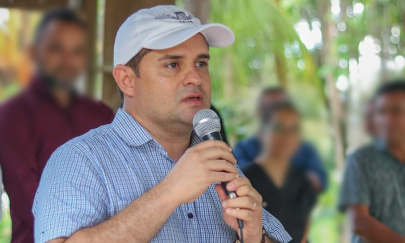 Contrato Suspeito: Prefeitura de Barreirinha irá gastar quase R$ 2 milhões em móveis escolares