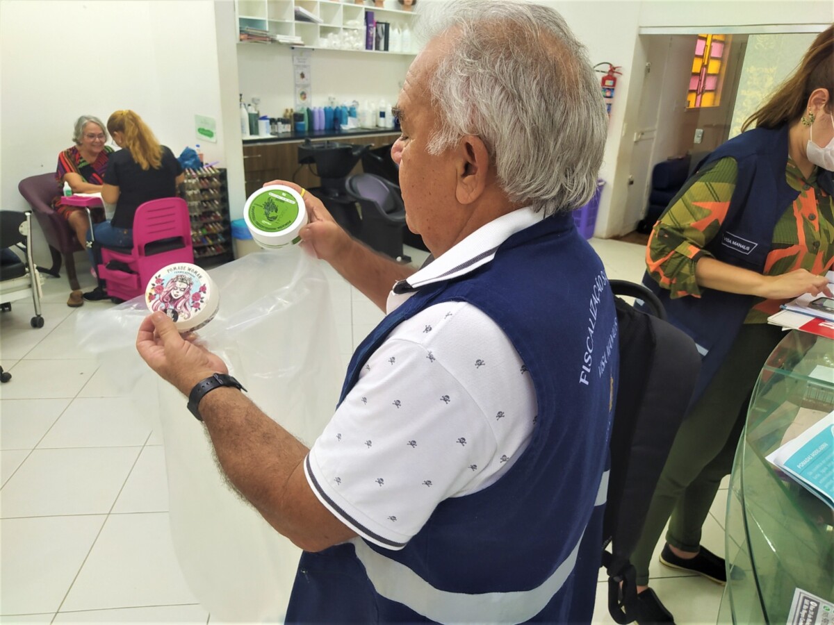 Visa Manaus alerta perigo no uso de pomadas para o cabelo após ocorrências em outros Estados
