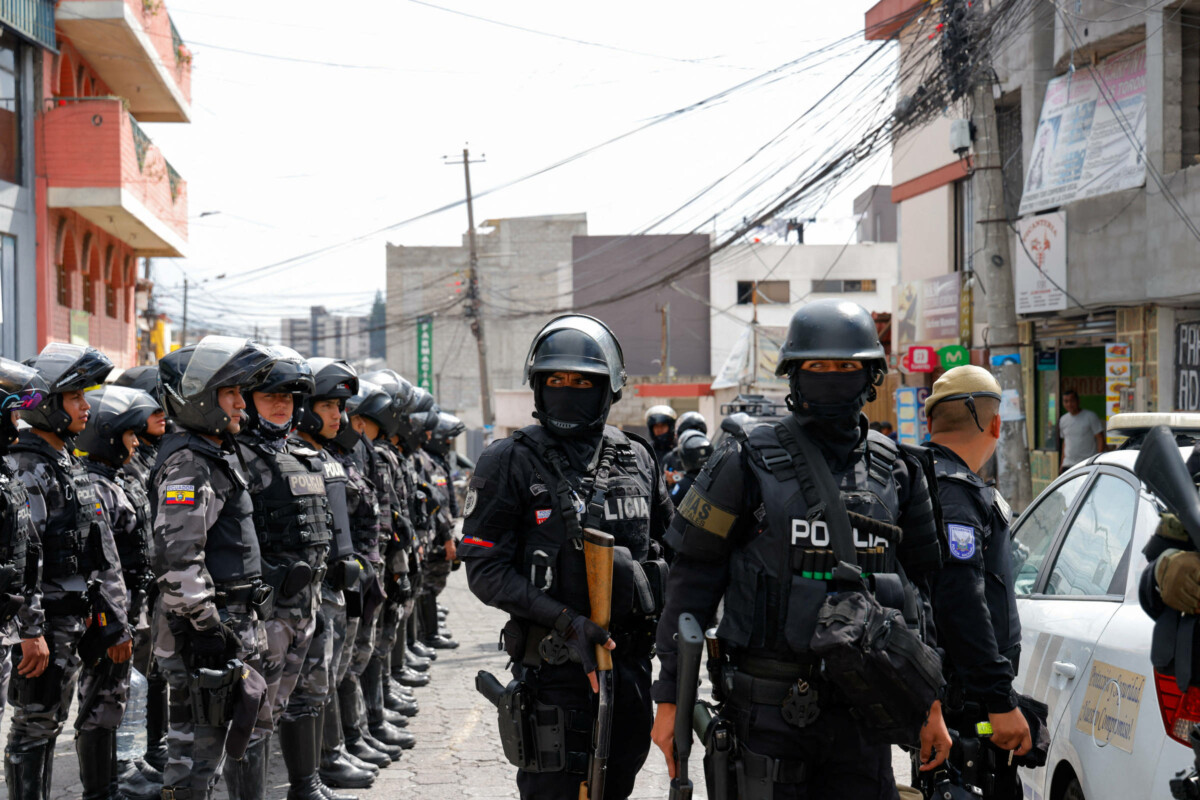 Policiais são sequestr4d0s e tortur4dos no Equador após fuga de criminosos; veja vídeos